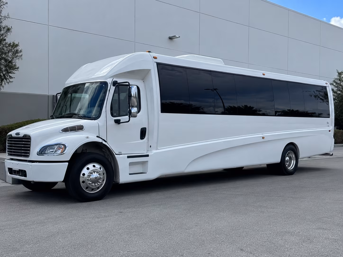 bachelor and bachelorette party buses in warren